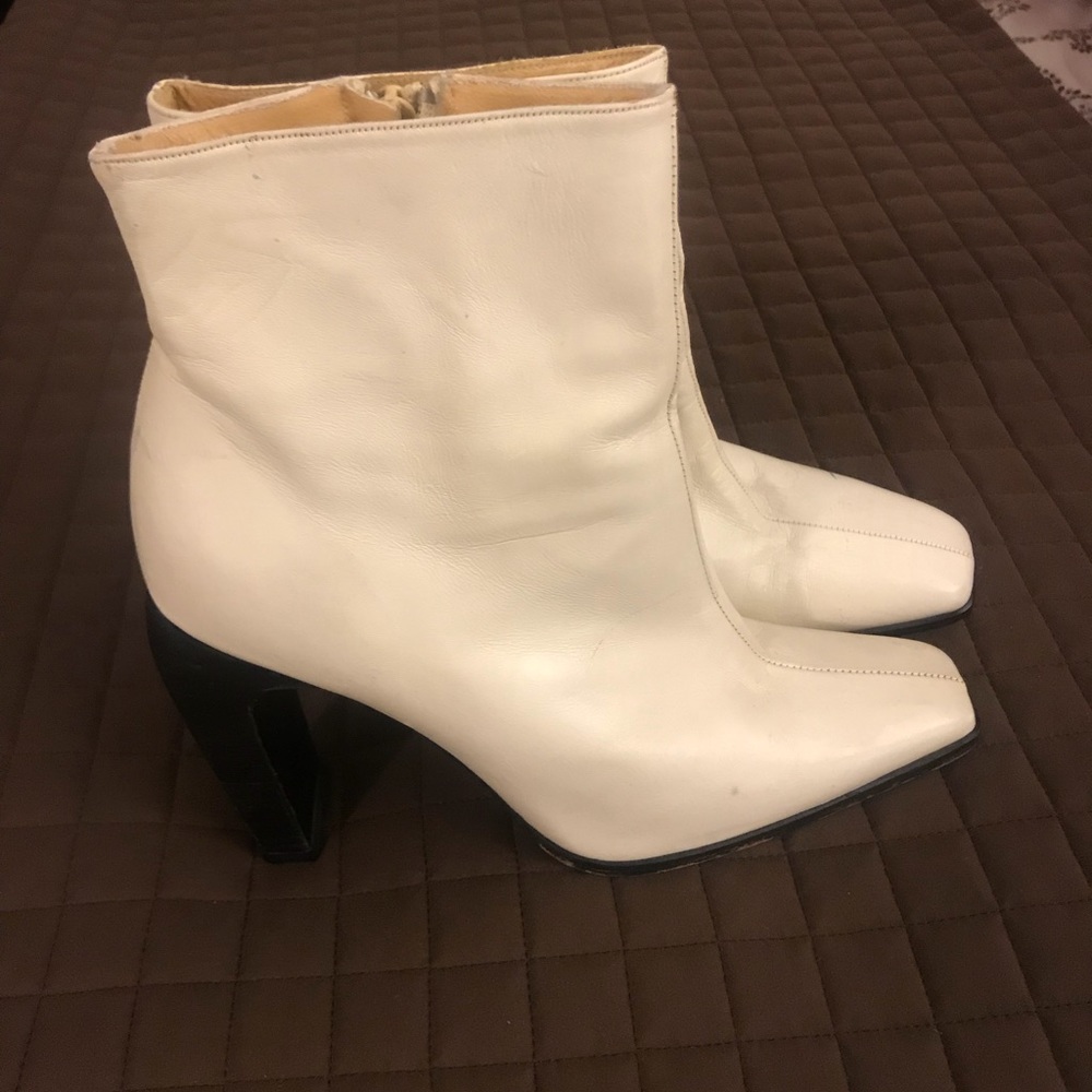 Boot - Picture 2 of 5